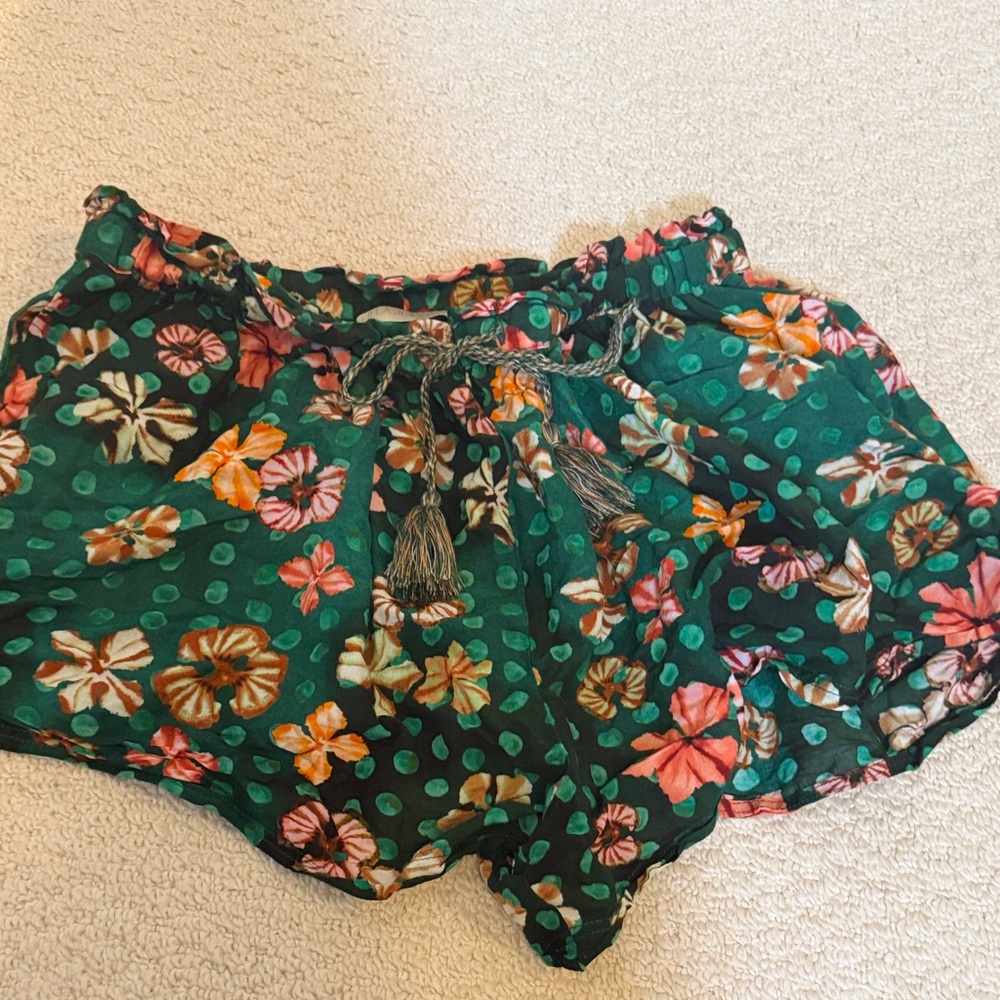 Green Floral Print Women’s Shorts with Tassel Drawstring